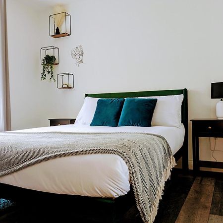 Sterling Stylish 2 Bedroom Central Modern Apartment Дарлингтон Экстерьер фото