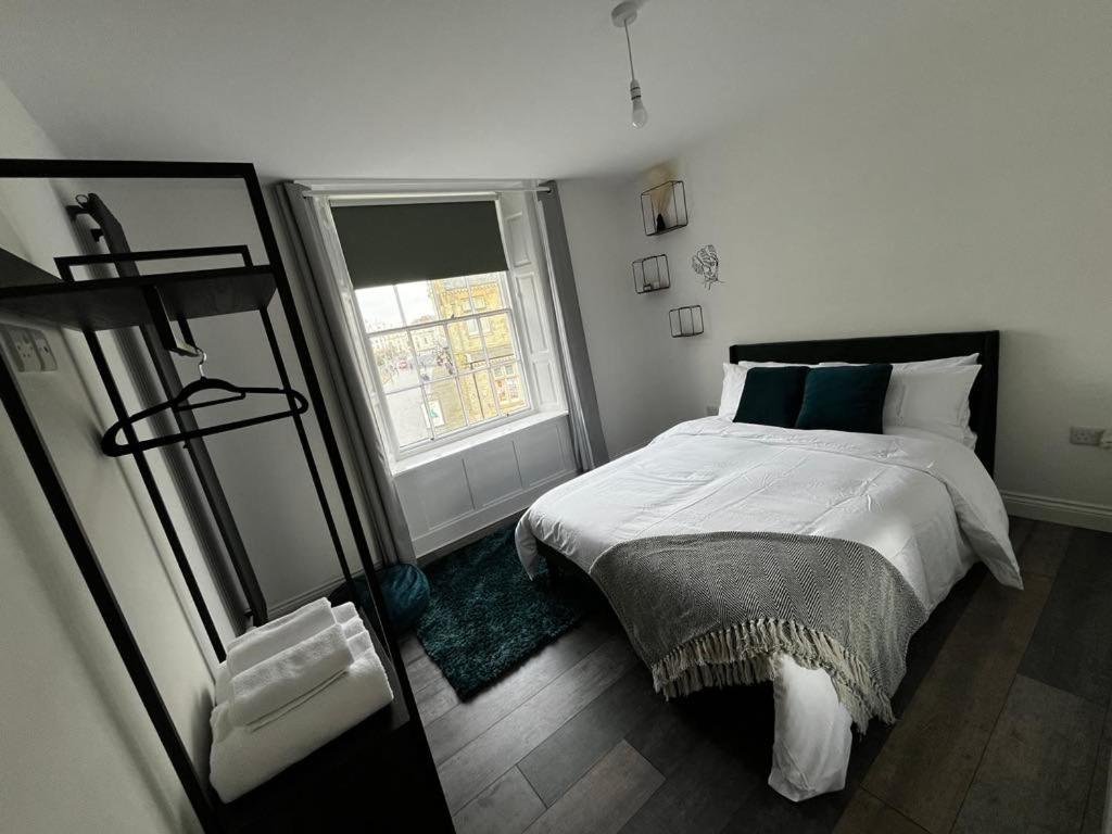 Sterling Stylish 2 Bedroom Central Modern Apartment Дарлингтон Экстерьер фото
