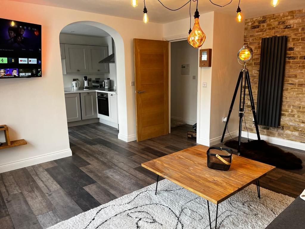 Sterling Stylish 2 Bedroom Central Modern Apartment Дарлингтон Экстерьер фото